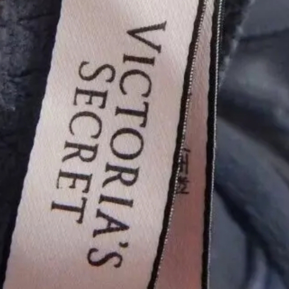 Victoria's Secret Push Up Without Padding Bra - Picture 3 of 4